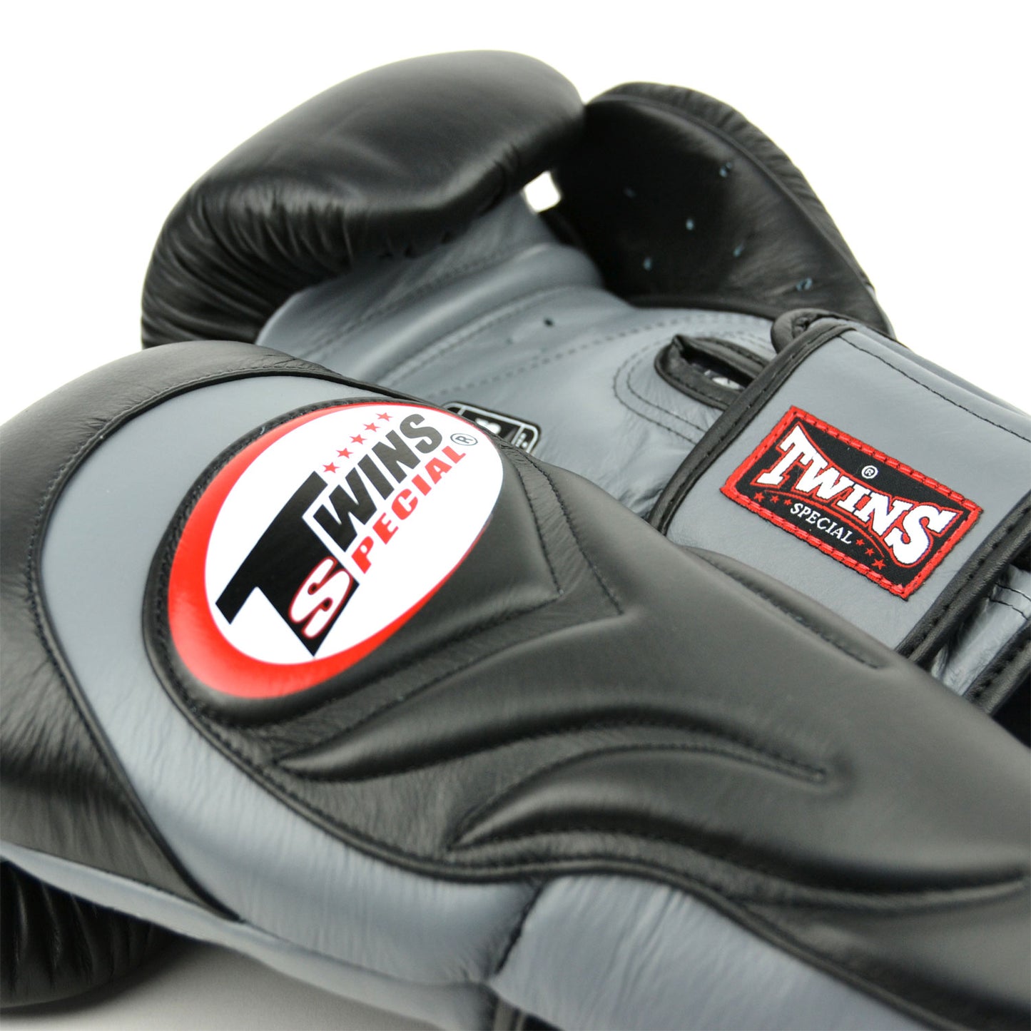 Twins Long-Cuff Boxing Gloves Gloves Black-Grey  ( BGVL6 )